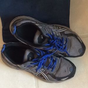 ASICS Men running shoes